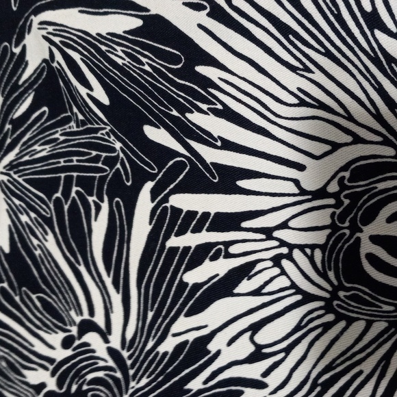 Diane Von Furstenberg Navy & White Floral Print Zip-Front Cap Sleeve Dress - Picture 13 of 16